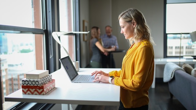 Vingt ans dans la même entreprise : comment elle a préparé son départ au lieu de le subir